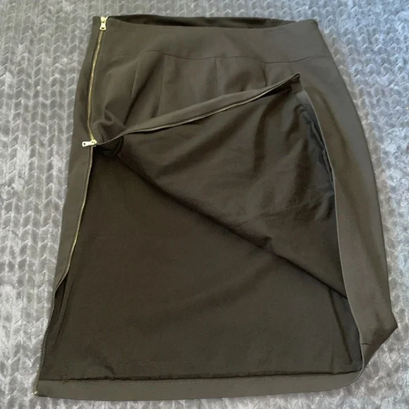 Express Pencil Skirt. Size 12. Full Length Side zipper. - Picture 8 of 9